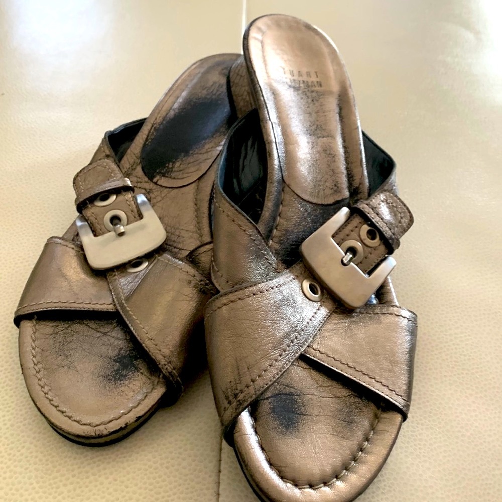 Stuart Weitzman Leather Sandals 9 Neutral Metallic Buckle Everyday Slip On
